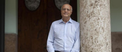 El filólogo Pedro Cátedra ingresa en la RAE y alerta de la "crisis humanística" en la que está la cultura escrita