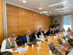 El Foro de la Profesión Médica rechaza que Sanidad elimine la nota de corte del MIR