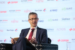 El gobernador del Banco de España dice que la recuperación es "incompleta, incierta y desigual",