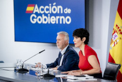 El Gobierno avisa de la "desprotecci&oacute;n" de mujeres y ni&ntilde;as en Ceuta  y no las env&iacute;a con sus familia es Marruecos