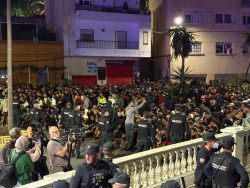 El Gobierno calcula, a buen ojo, que quedan en Ceuta unos 10.000 inmigrantes, m&aacute;s de 3.000 todav&iacute;a en las calles