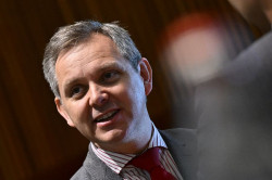 El Gobierno da por finalizada la crisis sanitaria por Covid y pone fin a la obligatoriedad de la mascarilla