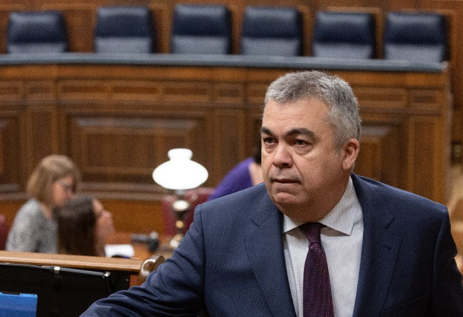 El Gobierno de Sánchez se auto exculpa Cerdán  llevaba vida "de monje"