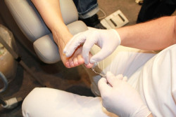 El Gobierno destina 150.000 euros a subvencionar la atención podológica en asociaciones de mayores del medio rural