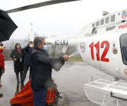 El helicóptero rescata a cinco personas atrapadas en una zona de barrancos del Alto del Asón