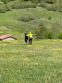 El helicóptero rescata a una montañera desorienta en Picos de Europa