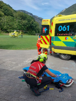 El helic&oacute;ptero traslada de Celis a Santander a un paciente con afecci&oacute;n cardiaca