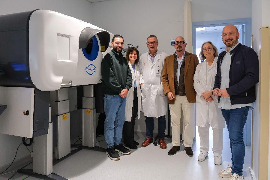 El Hospital de Laredo estrena un robot con IA capaz de realizar una exploraci&oacute;n completa el ojo en 8 minutos