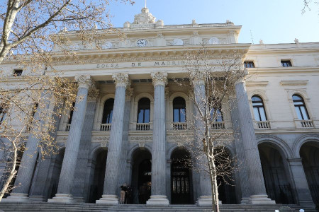 El Ibex 35 abre con 0,007 con el petr&oacute;leo subiendo a 89 d&oacute;lares