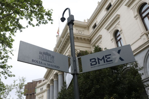 El Ibex 35 cae casi un 6% en la apertura y pierde los 17.000 puntos, con el petr&oacute;leo a m&aacute;s de 122 d&oacute;lares