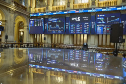 El Ibex 35 cierra con un alza del 1,49% y un nuevo m&aacute;ximo hist&oacute;rico por encima de los 18.460 puntos