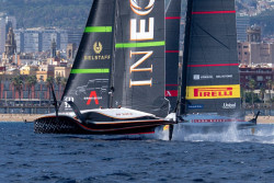 El INEOS Britannia retar&aacute; al Emirates Team New Zealand por la 37&ordf; America`s Cup