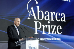 El inmunólogo Carl H. June recoge el `Abarca Prize` por el desarrollo de las terapias CAR-T contra el cáncer de sangre