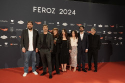 El mundo del cine desfila por la alfombra roja de los Feroz y pide "no callarse" tras las acusaciones a Vermut