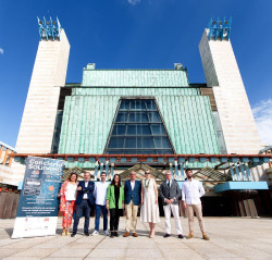 El Palacio de Festivales acoge un concierto a favor de la protonterapia, con más de 120 artistas