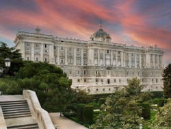 El Palacio Real se ti&ntilde;e de rojo para celebrar la victoria de Espa&ntilde;a en el Mundial