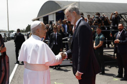 El Papa agradece al Rey "la c&aacute;lida acogida y la generosa hospitalidad" de Espa&ntilde;a durante su viaje