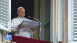 El Papa reaparece para rezar el &Aacute;ngelus en el Vaticano tras su operaci&oacute;n de pulm&oacute;n: "Retomar&eacute; gradualmente mi actividad"