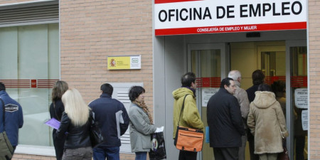 El paro bajó en 112.400 personas en 2019, su menor descenso desde 2013