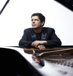 El pianista Javier Perianes protagoniza este lunes en el FIS el homenaje a Alicia de Larrocha con las `Goyescas`