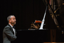El pianista Jos&eacute; Imhof ofrece un concierto en el Teatro Principal de Reinosa
