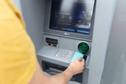 El PIB creci&oacute; un 2,8% en 2025, siete d&eacute;cimas menos, tras acelerarse en el &uacute;ltimo trimestre un 0,8%