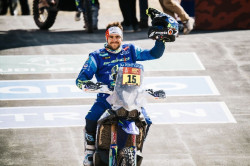 El piloto espa&ntilde;ol Lorenzo Santolino gana la tercera etapa del Dakar en motos