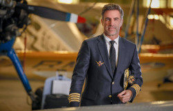 El piloto Perico Dur&aacute;n publica una gu&iacute;a para superar el miedo a volar: "El conocimiento es poderos&iacute;simo contra el miedo"