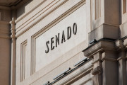 El PP tienta a Junts y PNV para aprobar esta semana en el Senado la exigencia de elecciones que veta el Congreso