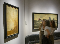 El Prado felicita a la Nobel Ann Carson, que en 2023 imparti&oacute; una conferencia en la pinacoteca sobre la obra de Goya