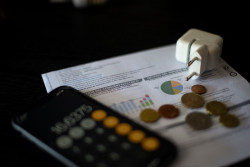 El precio de la luz sube el lunes un 8,9%, hasta los 174,68 euros, no tiene techo