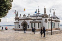 El presidente de la APS,Cesar Díaz monta un sarao con ocasión del 40 aniversario del Palacete del embarcadero