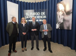 El presidente de las Cortes de CyL y la consejera de Cultura de Cantabria visitan `El Fuego de la Conciencia`