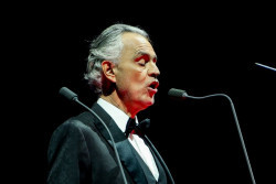 El primer macroconcierto en el Vaticano llena la plaza de San Pedro con artistas como Karol G y Andrea Bocelli