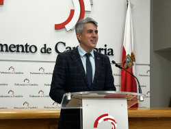 El PSOE "no se cree" los datos sobre las listas de espera ofrecidos por Pascual y vuelve a pedir su cese