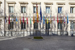 El PSOE sanchista para seguir en Moncloa  busca que el Congreso apoye el autogobierno de las CCAA mediante la transferencia y delegación de competencias