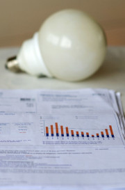 El recibo de la luz cae un 14,5% en abril tras la rebaja de los impuestos sobre la electricidad