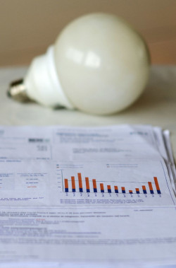 El recibo de la luz cae un 14,5% en abril tras la rebaja de los impuestos sobre la electricidad