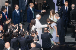 El Rey dice al Papa que "Madrid ha respondido bien" tras recibirlo en Cibeles con "espero que haya descansado"