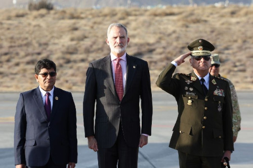 El Rey no necesita ir  a Arequipa (Perú) a defender la Lengua Española, los enemigos están en España
