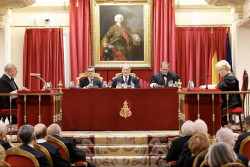 El Rey preside la apertura de curso de las Reales Academias, su primer acto tras operarse de cataratas