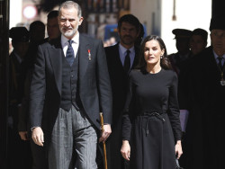 El Rey recuerda a Vargas Llosa y elogia la "bondad" de la obra de Pombo: "Vivimos d&iacute;as inciertos que reclaman verdad"