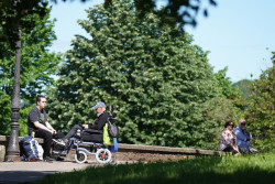 El salario de las personas con discapacidad alcanz&oacute; los 21.544,2 euros anuales en 2021, un 3,6% m&aacute;s, seg&uacute;n el INE