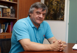 El sal&oacute;n del Ateneo, cuando tenia que ser Cantabria en el Palacio,  acoge un homenaje p&oacute;stumo a Chema Puente