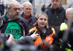 El Sindicato de Inquilinas avisa de que lo "encendido" en Sol "no va a parar" aunque Maricarmen pueda volver a su casa