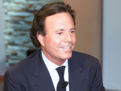 El Supremo inadmite la demanda de Julio Iglesias por protecci&oacute;n al honor contra Yolanda D&iacute;az por falta de competencia