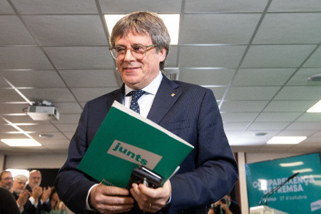 El Supremo levanta la orden de detenci&oacute;n contra Puigdemont tras el aval del TC a amnistiar la malversaci&oacute;n