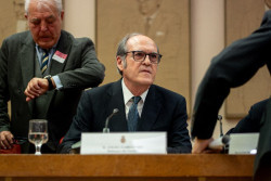El TC, algo inusual, rechaza el recurso del Defensor del Pueblo, Angel Gabilondo, el recolocado de Sanchez contra la suspensi&oacute;n de voto a la `ley de nietos del TS`