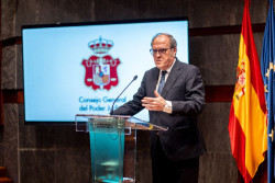 El TC decidir&aacute; esta semana si admite el recurso del recolocado de  S&aacute;nchez el Defensor del Pueblo contra la suspensi&oacute;n de voto a la `ley de nietos`