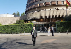 El TC estudiará si el decreto de igualdad laboral del Gobierno que amplía el permiso de paternidad vulnera la legalidad